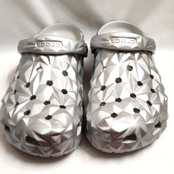 CROCS Metallic Silver Geometric Shape Clogs Mules (Unisex m size 10, w size 12) - Picture 6 of 11